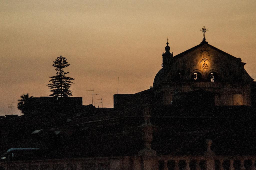 A Pousada Ostello Degli Elefanti Catânia Exterior foto